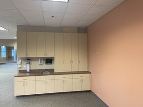 2 St Mark's Pl, La Grange, TX for lease Interior Photo- Image 1 of 2