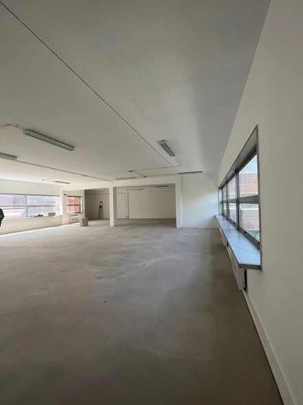 134 Rue D'Aubervilliers, Paris for lease - Interior Photo - Image 2 of 4