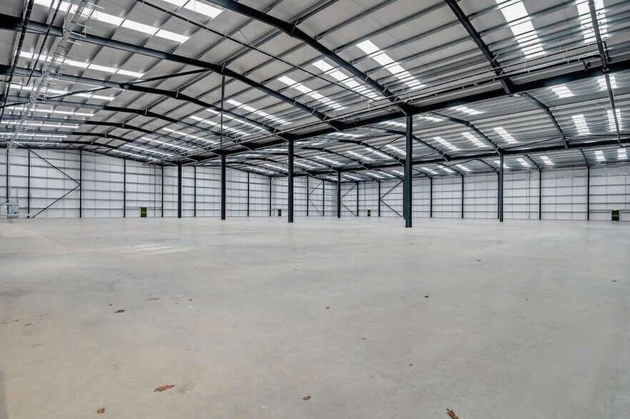 M81 Tower Rd, Stone for lease - Building Photo - Image 2 of 29