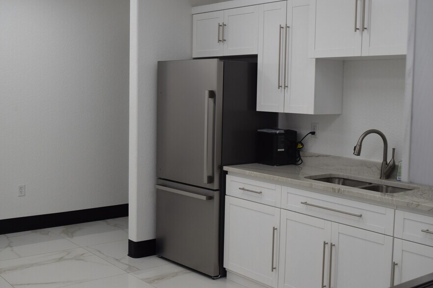 6306 County 122 Rd, Midland, TX for lease - Interior Photo - Image 3 of 24