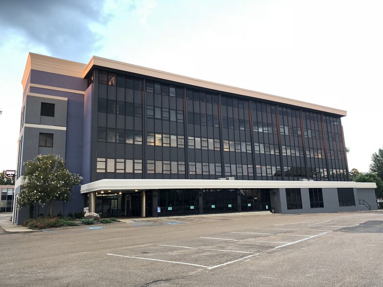 3000 Old Canton Rd, Jackson, MS à louer - Photo du bâtiment - Image 3 de 4
