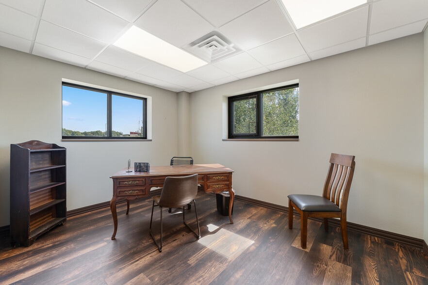 605 Greenway Ct, Reedsburg, WI for sale - Building Photo - Image 2 of 48