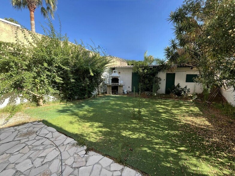 Flex in Cannes for sale - Building Photo - Image 2 of 12