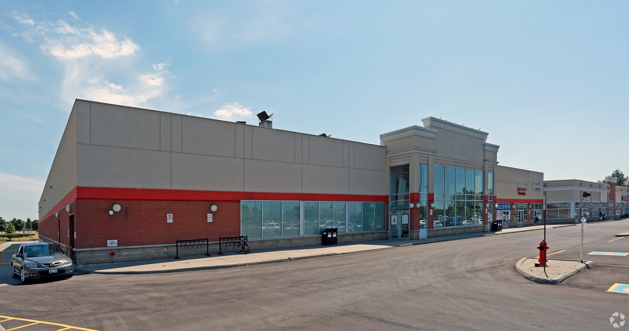 5631-5671 Steeles Ave, Toronto, ON à vendre Photo principale- Image 1 de 1