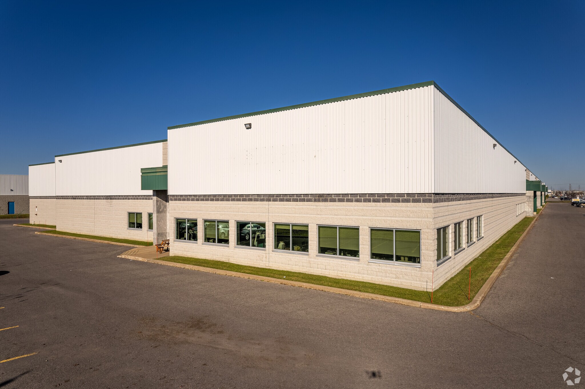 2055-2095 Boul Dagenais O, Laval, QC for sale Primary Photo- Image 1 of 1