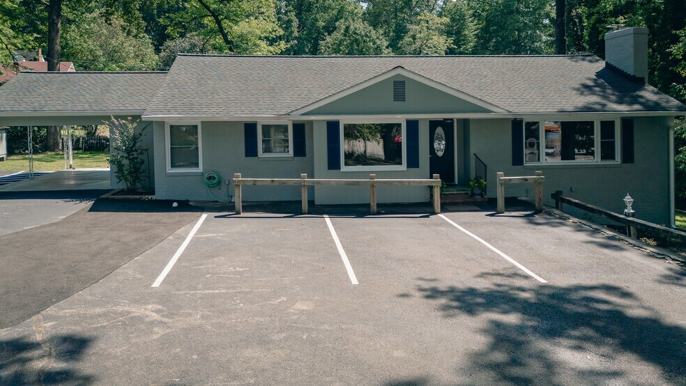 3042 Brambleton Ave, Roanoke, VA à vendre - Photo du bâtiment - Image 2 de 37