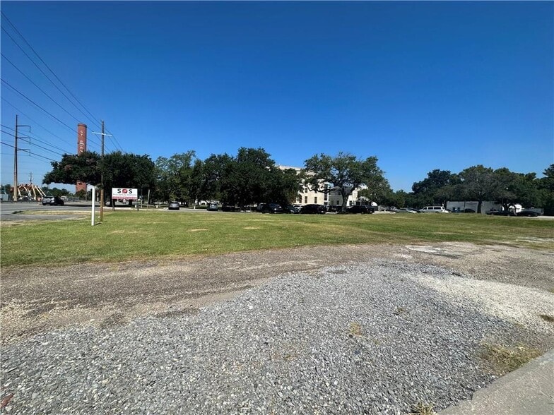1001-1007 W Saint Bernard Hwy, Chalmette, LA à vendre - Photo du bâtiment - Image 3 de 8