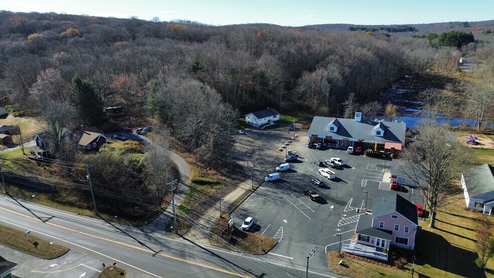 415 Main St, Monroe, CT à louer - Photo du bâtiment - Image 2 de 4