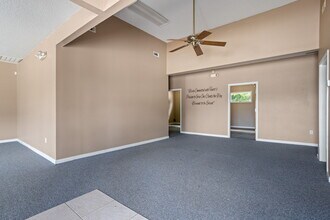 735 N Townville St, Seneca, SC for lease Building Photo- Image 1 of 13