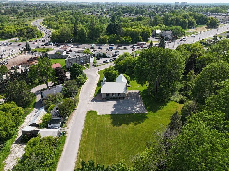 911 Purdy Mills Rd, Kingston, ON à vendre - Photo du bâtiment - Image 3 de 11