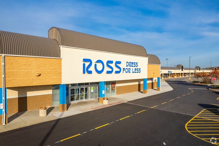 6420-6560 W Fullerton Ave, Chicago, IL à louer - Photo du bâtiment - Image 2 de 15