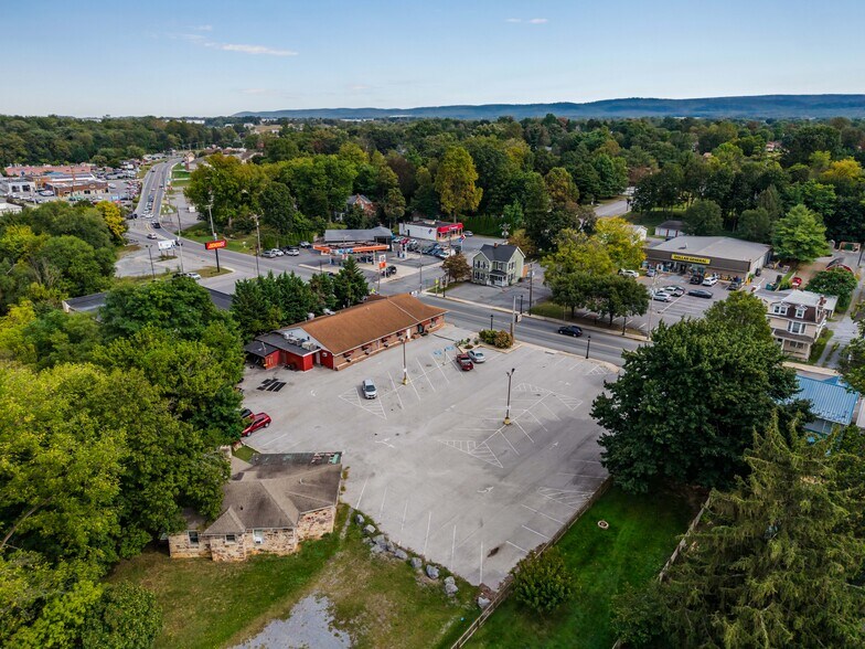 487 E King St, Shippensburg, PA à vendre - Photo du bâtiment - Image 2 de 14