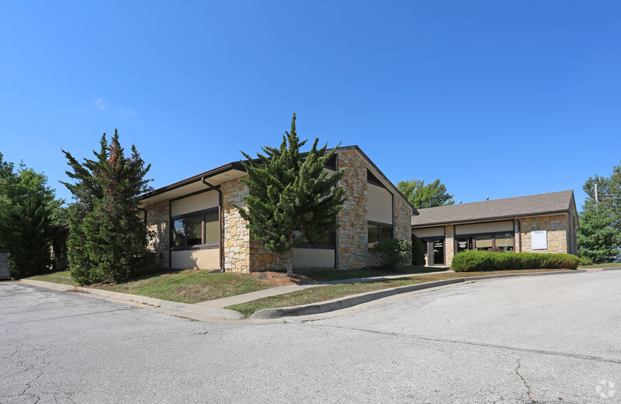 13460 S Arapaho Dr, Olathe, KS for lease - Primary Photo - Image 1 of 15