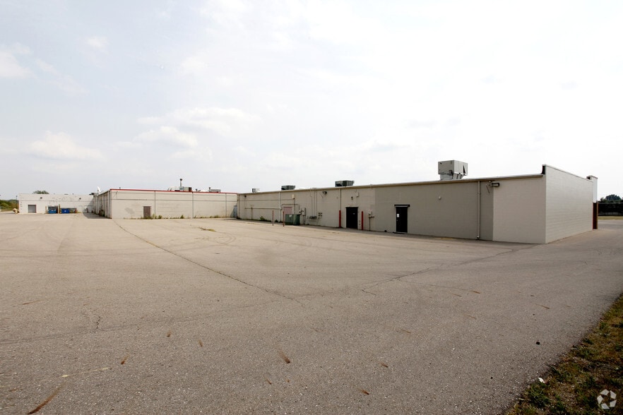 9090-9136 Miller Rd, Swartz Creek, MI à louer - Photo du bâtiment - Image 2 de 4