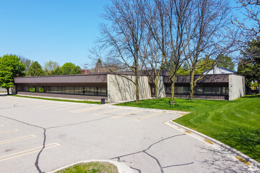 36200 Schoolcraft Rd, Livonia, MI for sale - Building Photo - Image 1 of 1