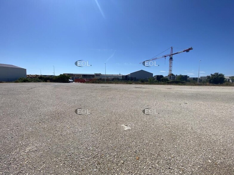 Land in Saint-Martin-de-Crau for lease - Building Photo - Image 2 of 3