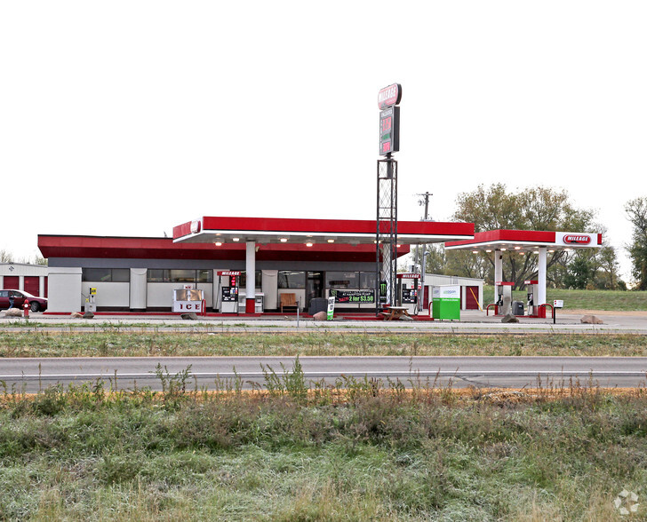 MINI STORAGE & C-STORE FOR SALE portfolio of 2 properties for sale on LoopNet.ca - Building Photo - Image 2 of 3