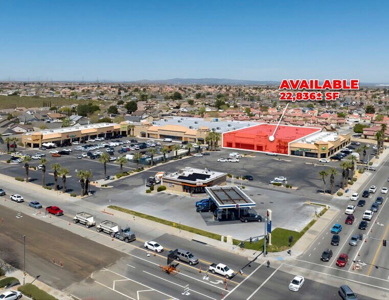 13650 Bear Valley Rd, Victorville, CA à louer - Photo du bâtiment - Image 1 de 4