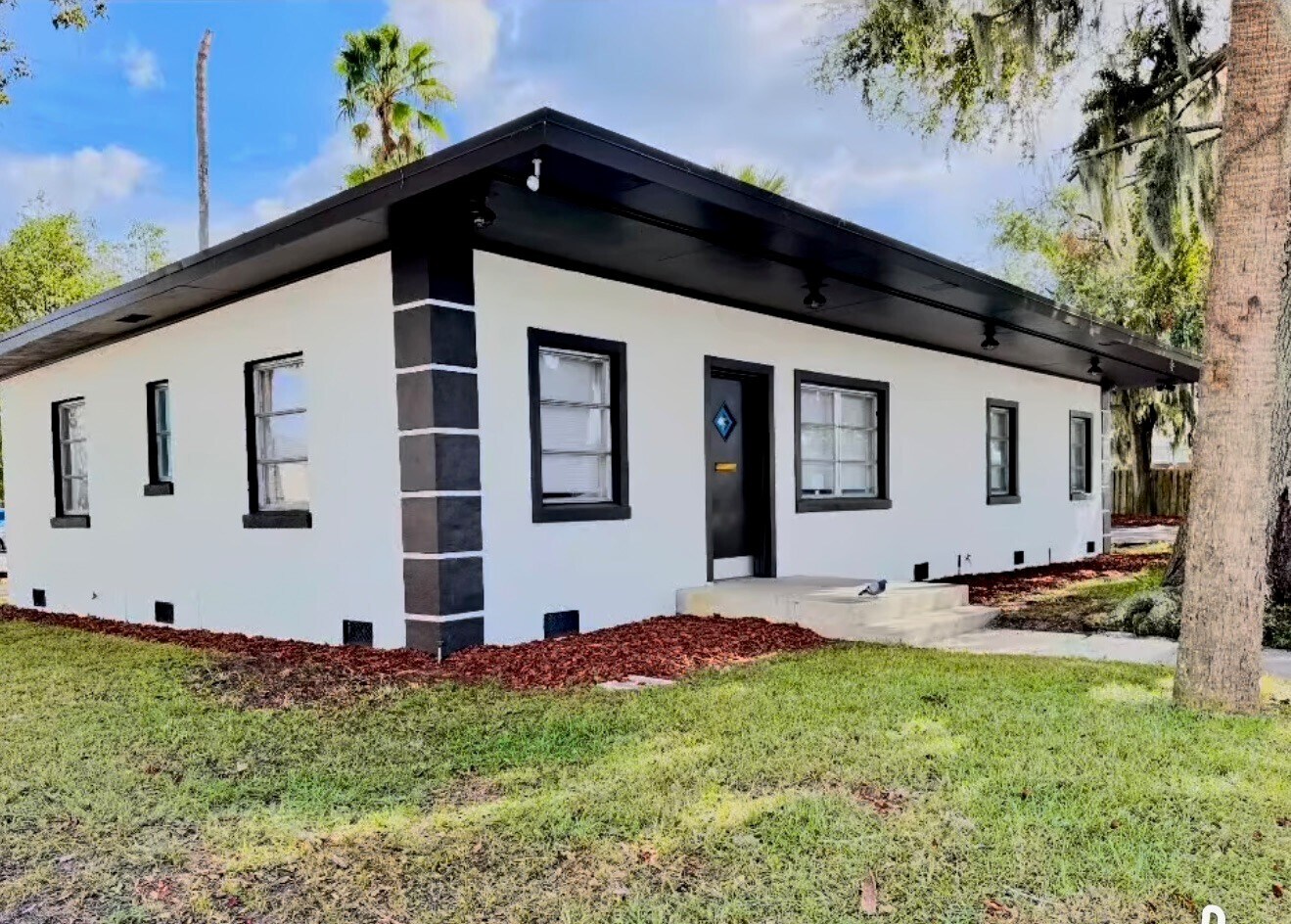 345 N Grove St, Eustis, FL à louer Photo du bâtiment- Image 1 de 17
