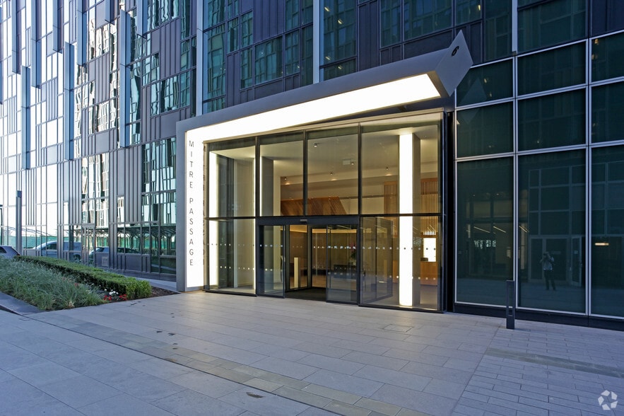 6 Greenwich Peninsula, London for lease - Building Photo - Image 2 of 8