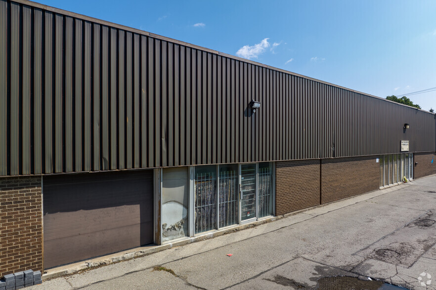 900 Caledonia Rd, Toronto, ON à louer - Photo du bâtiment - Image 3 de 4