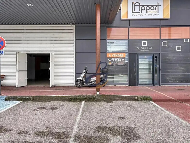 151 Rue Isaac Asimov, Bourgoin-Jallieu à vendre - Photo du bâtiment - Image 3 de 13