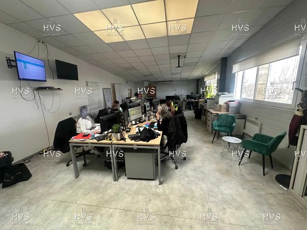 Flex in Aix-en-Provence for lease Interior Photo- Image 1 of 15