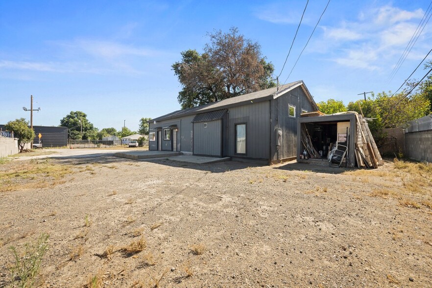 3300 27th Ave, Sacramento, CA à vendre - Photo du bâtiment - Image 3 de 5