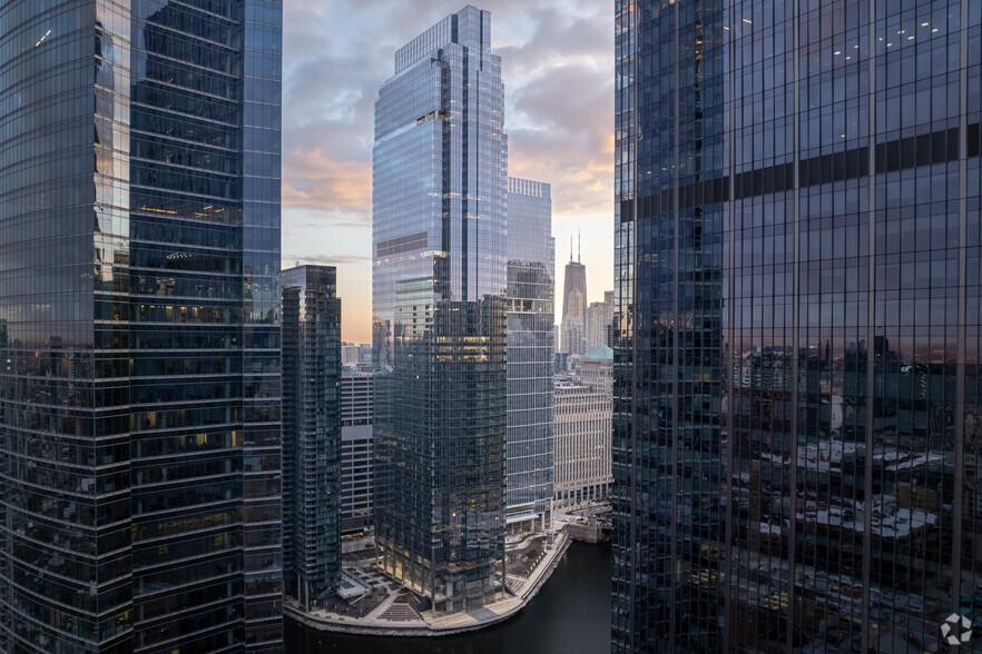 333 W Wolf Point Plz, Chicago, IL à vendre - Photo principale - Image 1 de 1