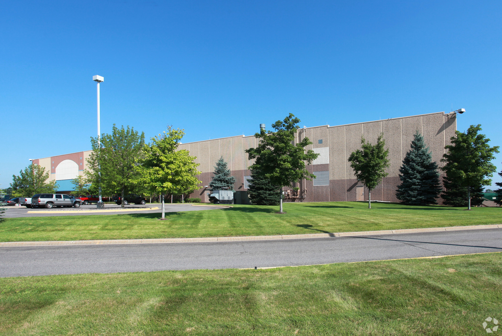 6900 93rd Ave N, Brooklyn Park, MN for sale Primary Photo- Image 1 of 1