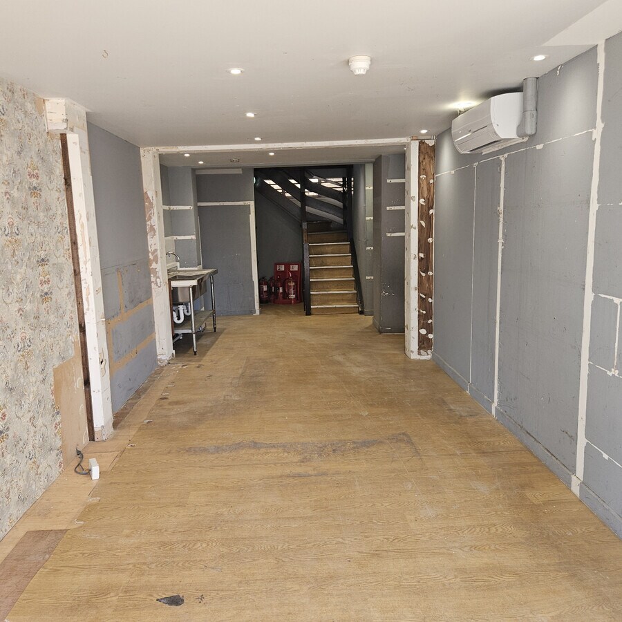 1-2 West St, Chichester, WSX PO19 1QD - Unit 2 -  - Interior Photo - Image 2 of 18