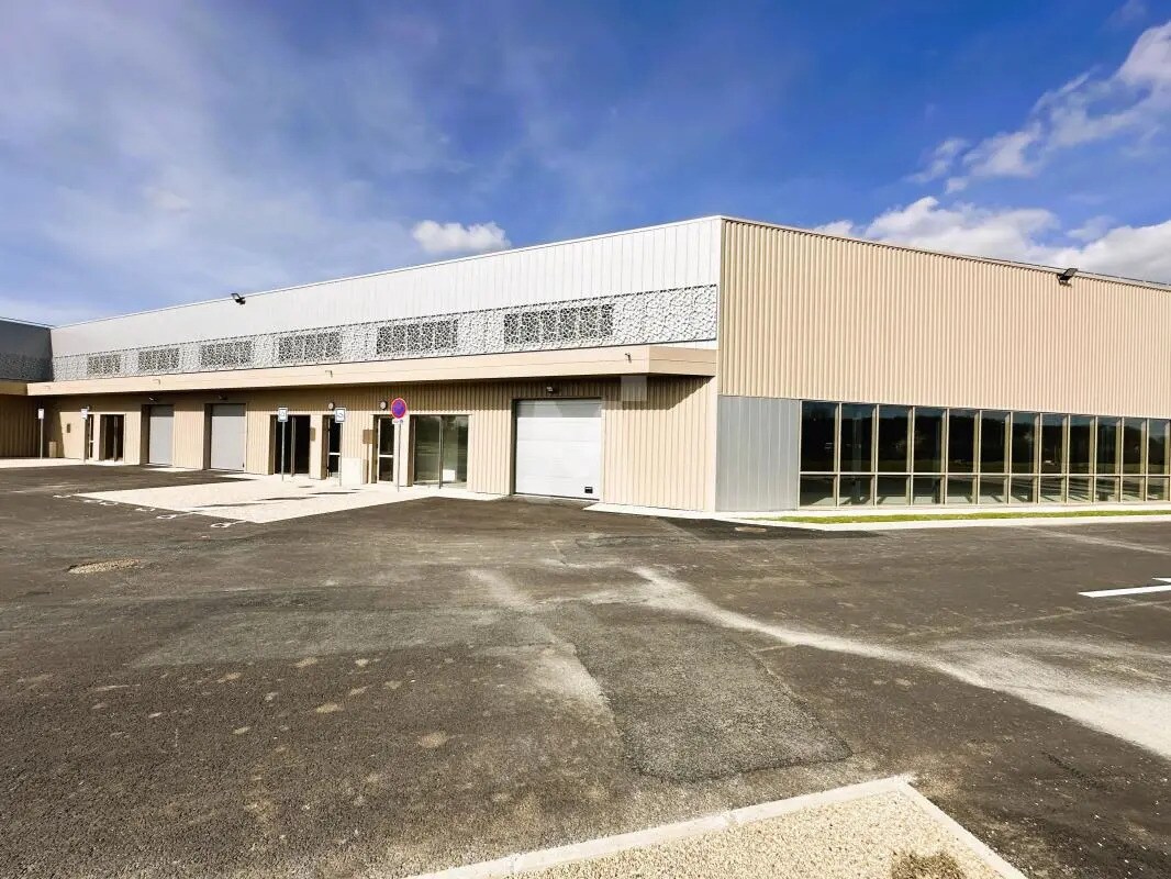 Flex in Marolles-en-Hurepoix for sale Building Photo- Image 1 of 10