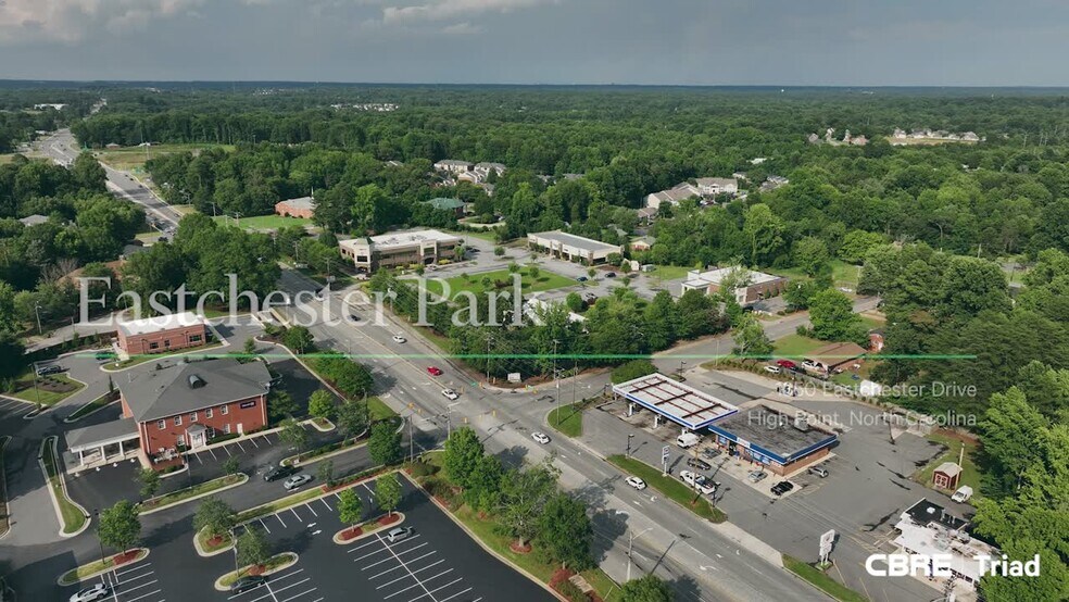 1350 Eastchester Dr, High Point, NC à vendre - Vidéo aérienne - Image 2 de 15
