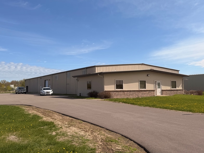 805 Prospect Ave, Osceola, WI for lease - Building Photo - Image 2 of 15