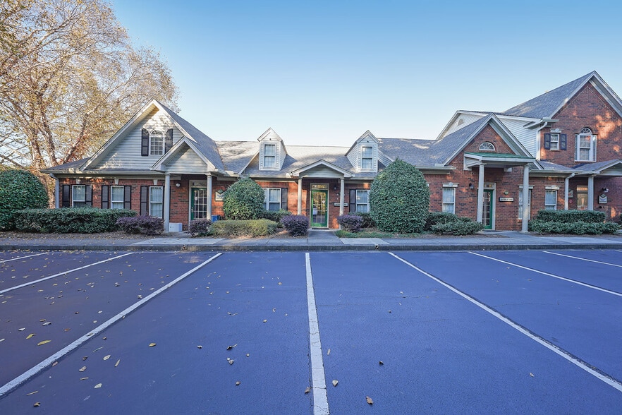 Building 1800: Units 1820, 1830, 1840 portefeuille de 3 propriétés à vendre sur LoopNet.ca - Photo du bâtiment - Image 1 de 13