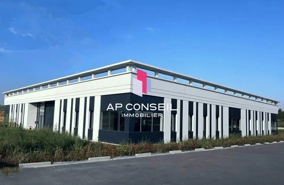 Flex in Élancourt for lease Building Photo- Image 1 of 6