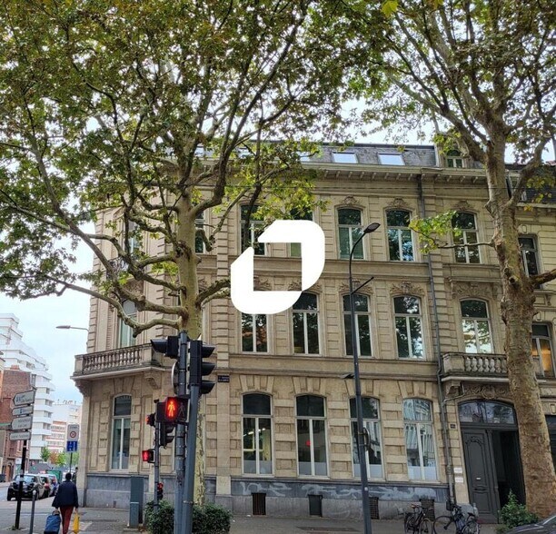 Office in Lille for lease - Building Photo - Image 1 of 7