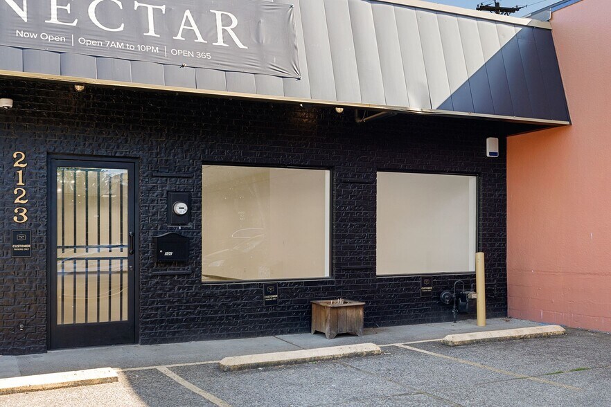 2123 SE Division St, Portland, OR à louer - Photo du bâtiment - Image 2 de 5