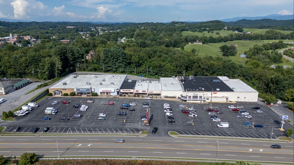 398-466 Cummings St, Abingdon, VA à louer - Photo du bâtiment - Image 3 de 13