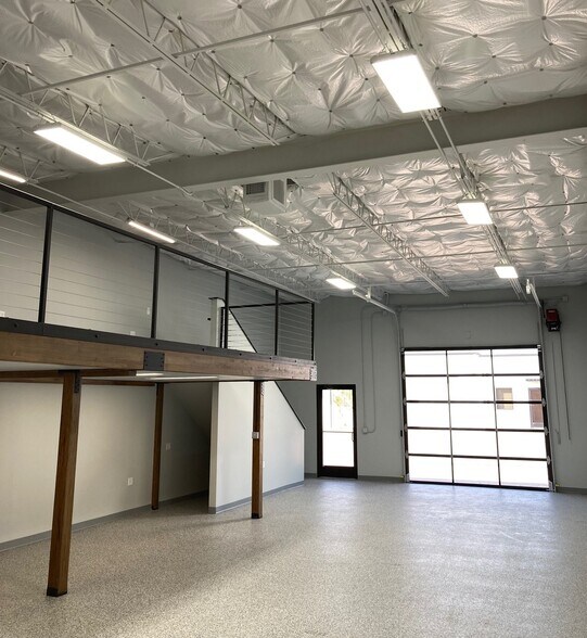17811 Davenport Rd, Dallas, TX à louer - Photo du bâtiment - Image 3 de 5