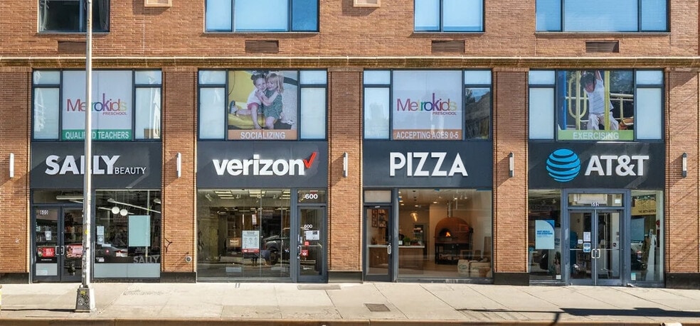 600 Avenue of the Americas, New York, NY à louer - Photo du bâtiment - Image 2 de 5