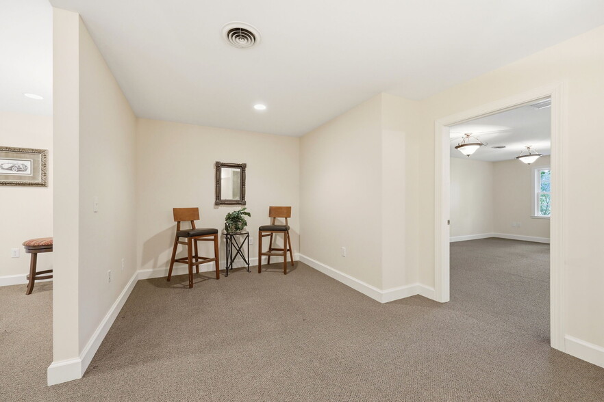845 Johns Hopkins Dr, Greenville, NC for lease - Building Photo - Image 2 of 12