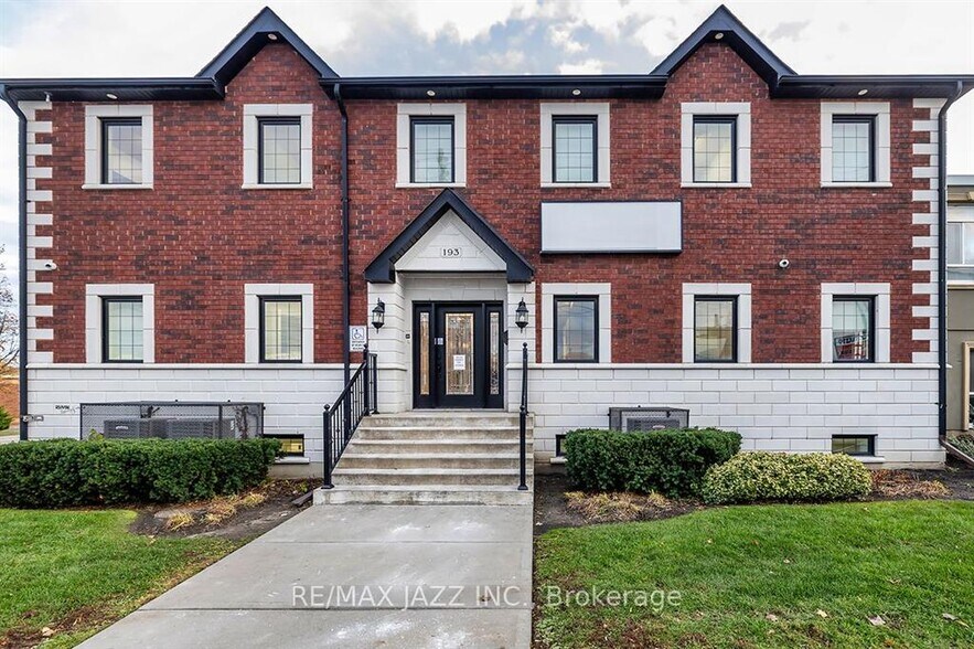 193 King St E, Oshawa, ON à vendre - Photo du bâtiment - Image 1 de 9
