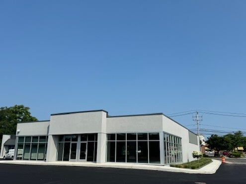 1105-1111 Old Country Rd, Riverhead, NY for lease - Building Photo - Image 1 of 6