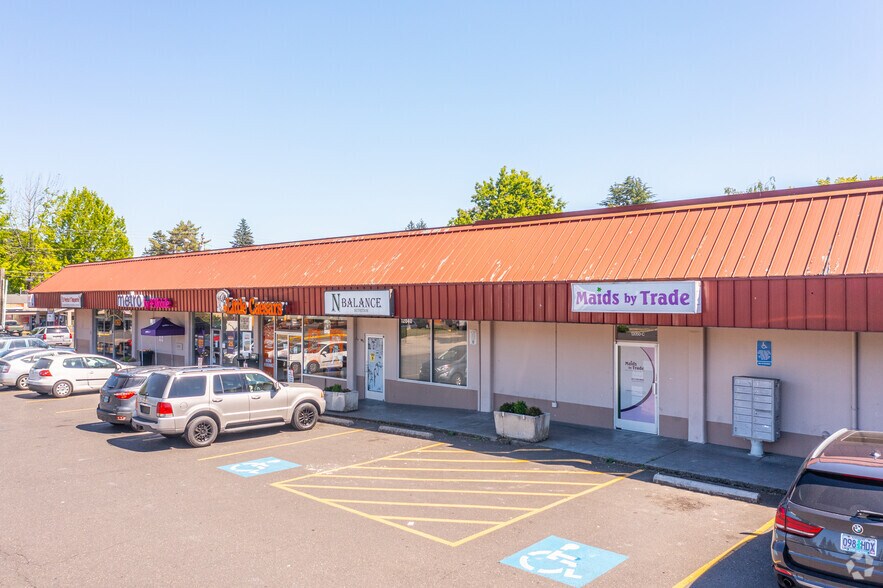 12000-12070 SW Allen Blvd, Beaverton, OR à louer - Photo du bâtiment - Image 3 de 12