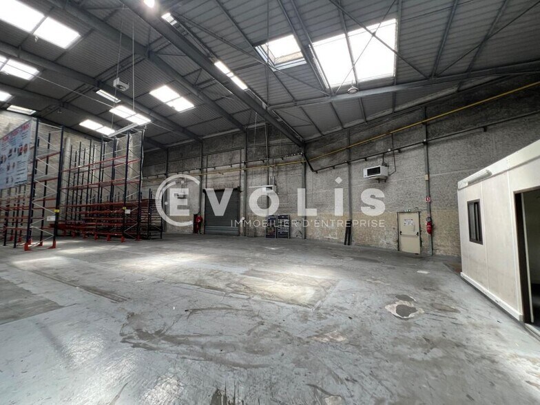 Flex in Croissy-Beaubourg for sale - Interior Photo - Image 3 of 4