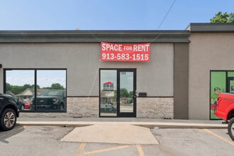 7801-7811 Shawnee Mission Pky, Overland Park, KS for lease Building Photo- Image 1 of 18