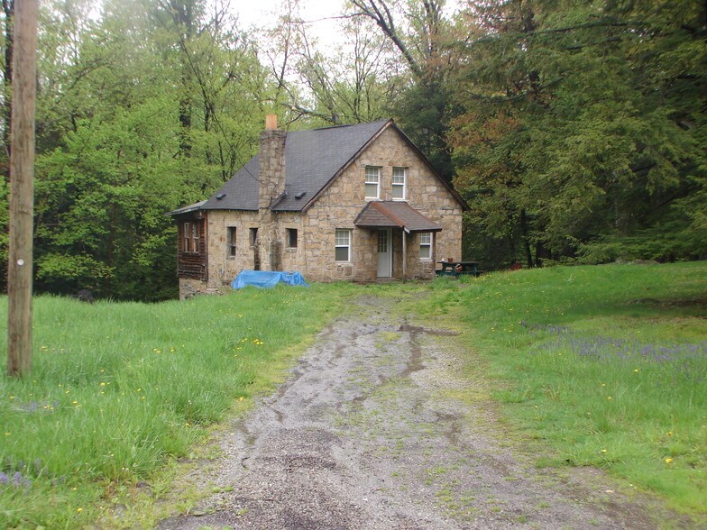 1129 Lincoln Hwy, Laughlintown, PA à vendre - Photo du bâtiment - Image 2 de 12