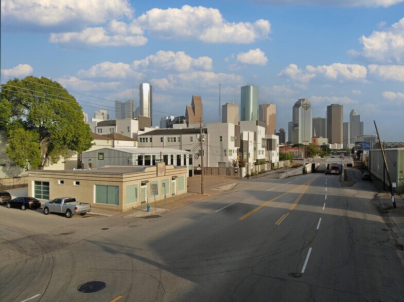 1224 Houston Ave, Houston, TX à louer - Photo du bâtiment - Image 3 de 17