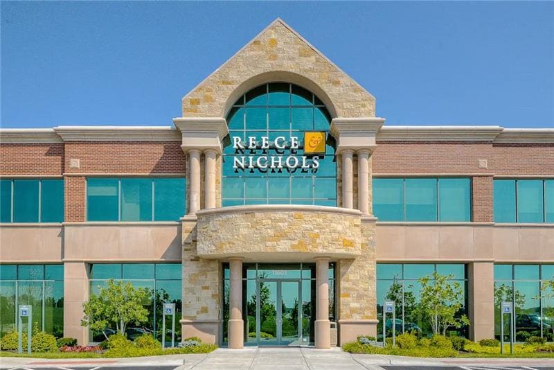 Office Portfolio portefeuille de 5 propriétés à vendre sur LoopNet.ca - Photo du bâtiment - Image 2 de 6